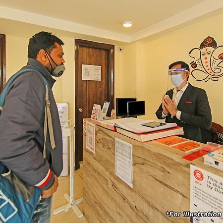 Oyo Flagship 86605 Hotel The Meriton Ahmedabad Exterior foto