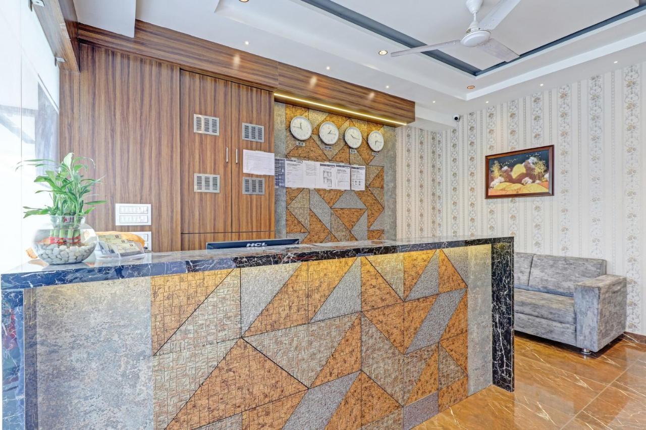Oyo Flagship 86605 Hotel The Meriton Ahmedabad Exterior foto