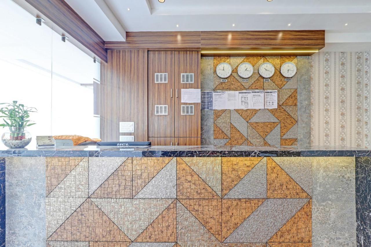 Oyo Flagship 86605 Hotel The Meriton Ahmedabad Exterior foto