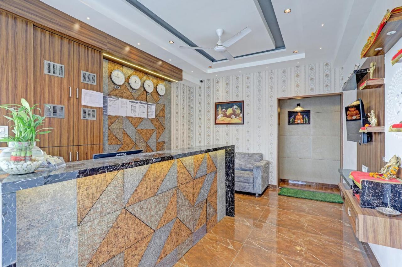 Oyo Flagship 86605 Hotel The Meriton Ahmedabad Exterior foto